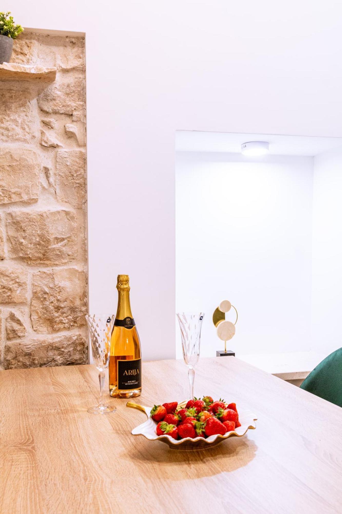Luxury 2 Bedroom-2 Bathroom Apartment & Studio App With Rooftop Terrace Split Pokój zdjęcie